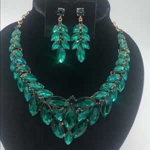 Emerald green necklace set